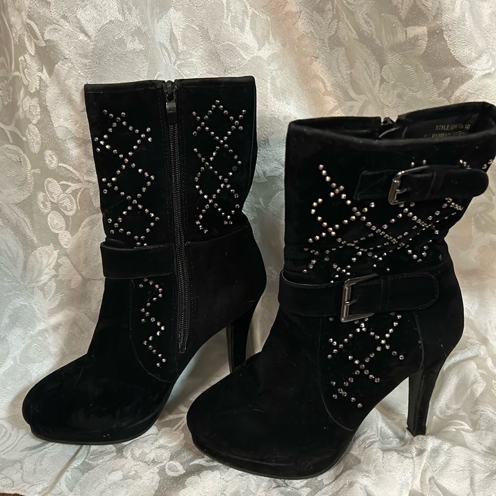 Gorgeous. Rock Bella. Black velvet feeling boots. Size 5 1/2